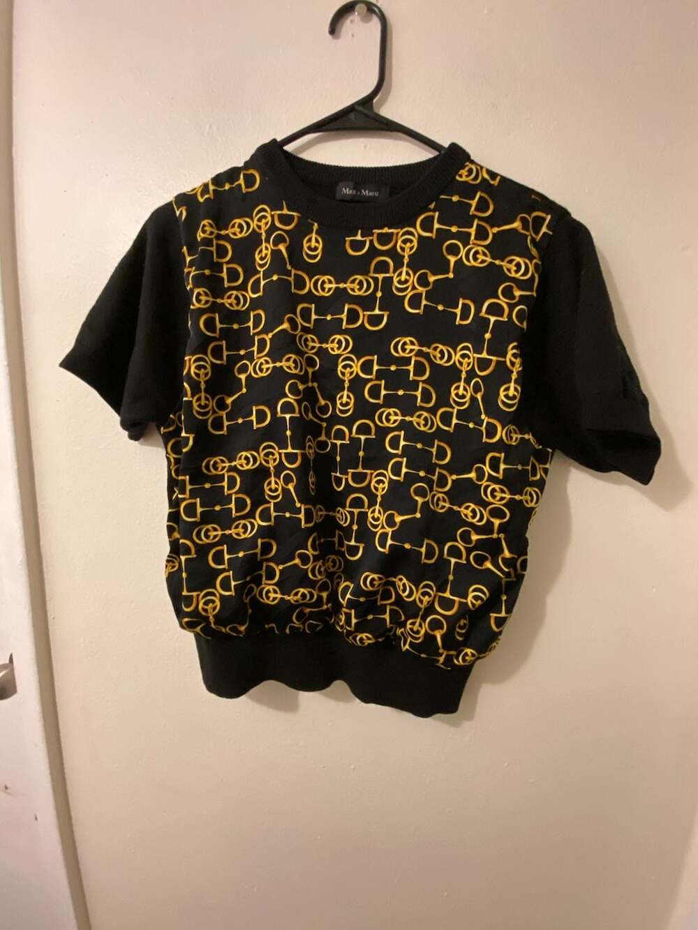 Max & Maru Horsebit Print Short Sleeve Knit Sweater Black Gold